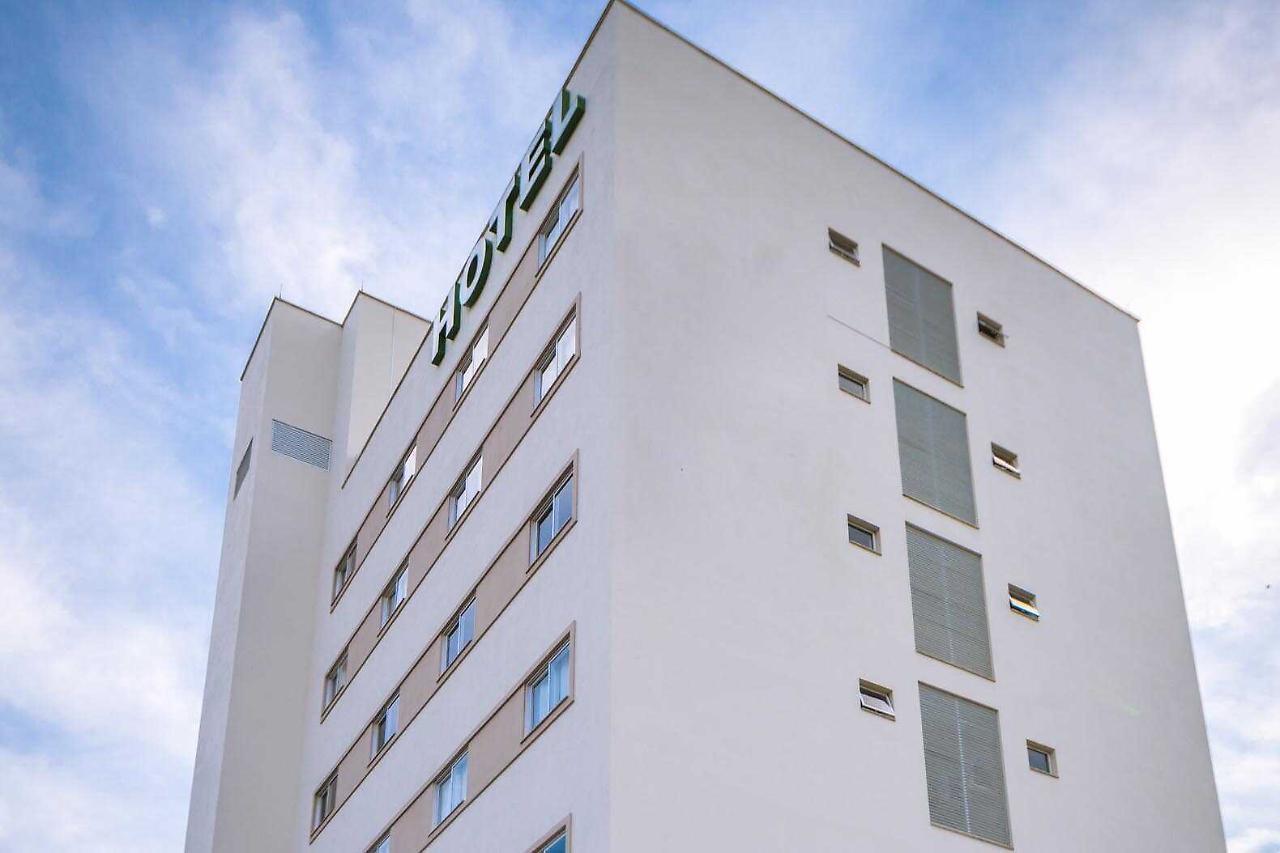 Tri Hotel Sao Joao Batista Bagian luar foto